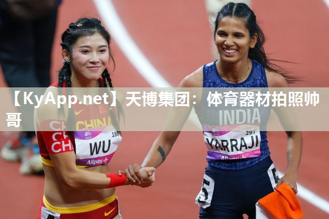 体育器材拍照帅哥 体育器材拍照帅哥
